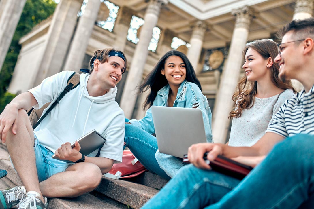 ABAD-campus-students